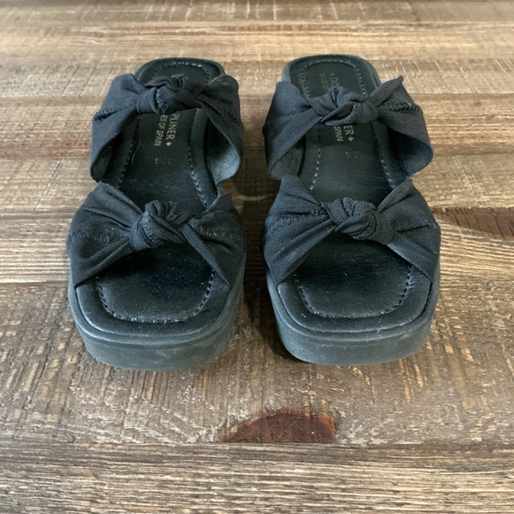 Donald J. Pliner Black Women's Knotted Sandals - Picture 2 of 9